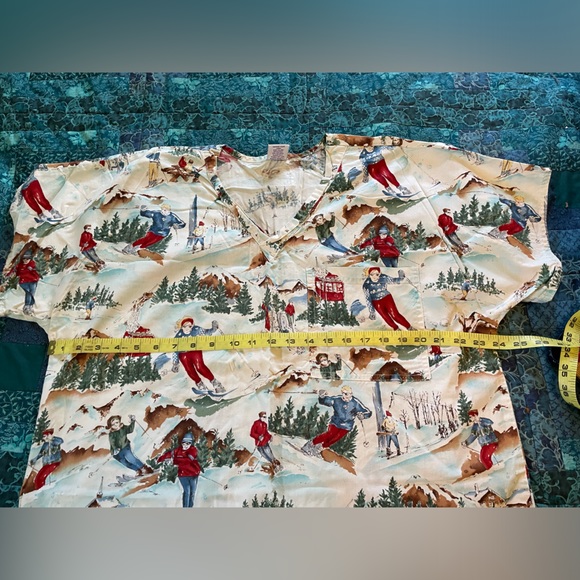 SCRUBS Top Size L Vintage Ski Theme - Picture 4 of 6